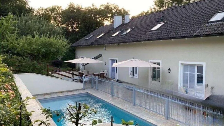 Familienvilla, Praxis oder Atelier - Traumobjekt mit viel Potential in begehrter Grünruhelage