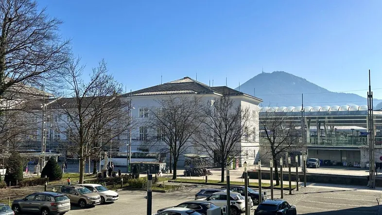 Helle, sanierte 2,5 Zimmer Wohnung in Salzburg/Elisabeth Vorstadt
