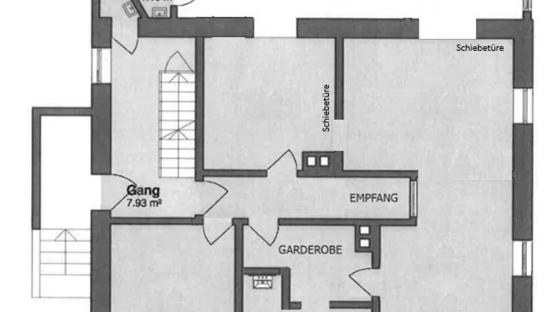 Grundrissplan zeigt die Raumaufteilung mit Empfangsbereich, Teeküche, Garderobe, zwei WCs und einer Veranda.