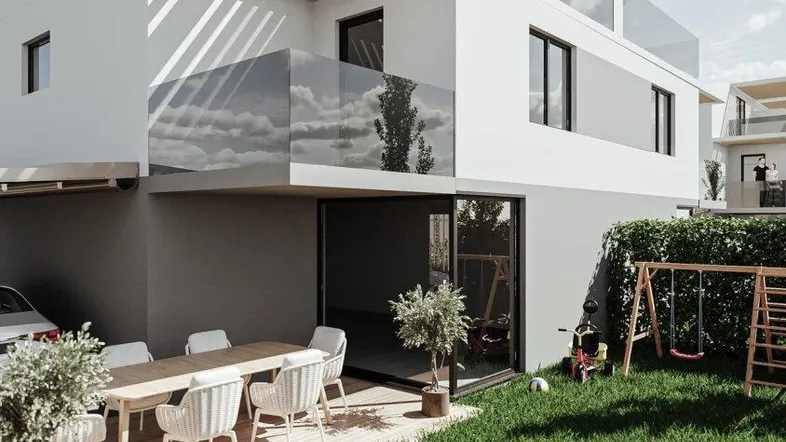 Moderne Architektur mit Garten, Terrasse und Spielbereich für Kinder, ideal für Familien.