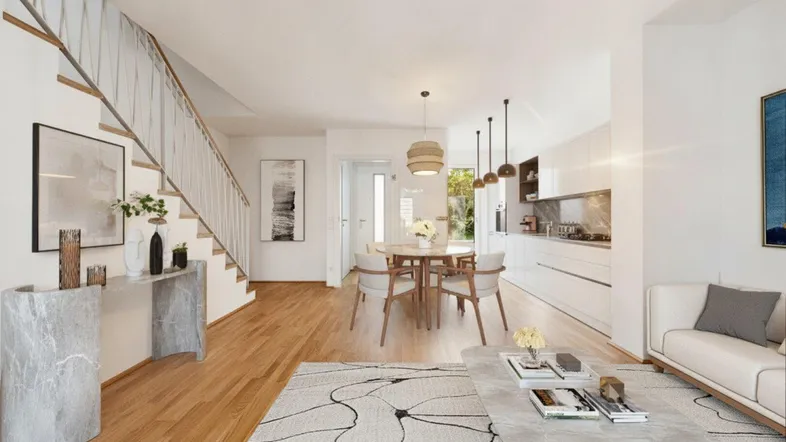 Helles, offenes Wohnzimmer mit Essbereich, moderner Küche und Treppe zum Obergeschoss.