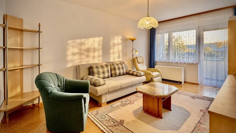 Ihr Wohnzimmer mit einer sonnigen Loggia