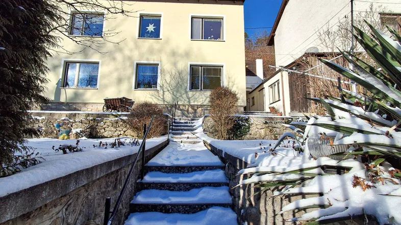 Viel Raum für die ganze Familie - 7 Zimmer Mehrfamilienhaus mit 3 Wohneinheiten