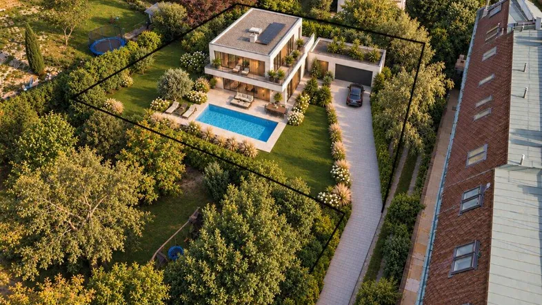 Moderne Villa mit Pool, gepflegtem Garten und langer Auffahrt, umgeben von viel Grün.
