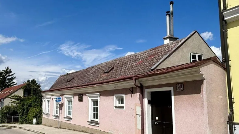 Einfamilienhaus mit historischem Hintergrund und optionalem Erweiterungspotenzial im Martinsviertel Klosterneuburg- Wohnen mit unverbaubarem Panorama-Fernblick