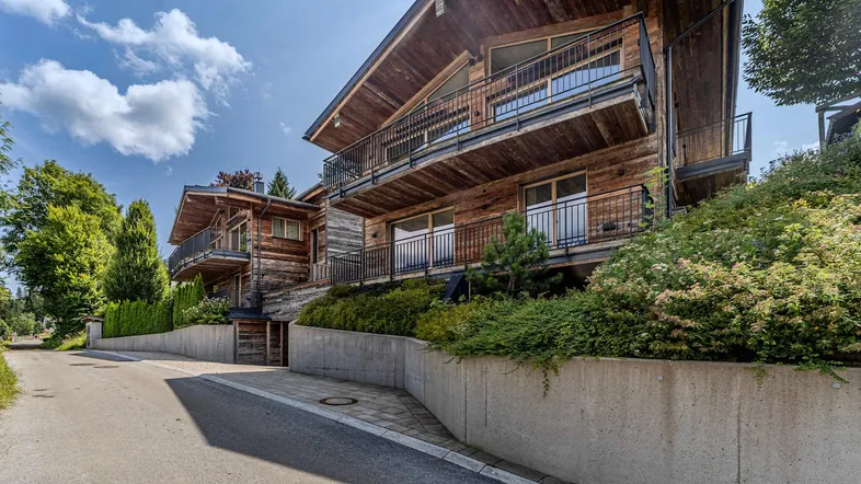 Edle Chalets in „Ski-in &amp; Ski-out“-Lage mit imposanten Kaiserblick