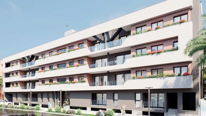 Moderne Wohnanlage mit mehreren Balkonen und Blumenkästen an der Fassade.