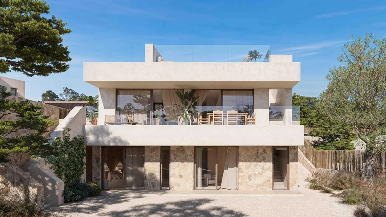 Moderne Villa mit mehreren Ebenen, großen Glasfronten und Natursteinverkleidung in sonniger Umgebung.
