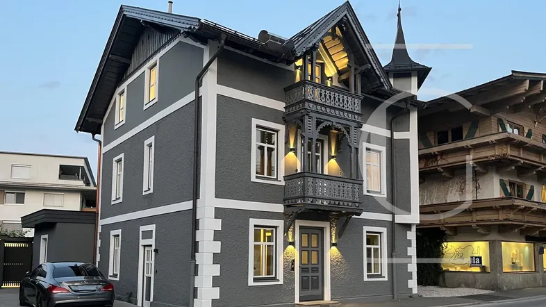 Sanierte Altbau-Villa: Geschäfts- &amp; Wohneinheiten im Zentrum von St.Johann in Tirol!
