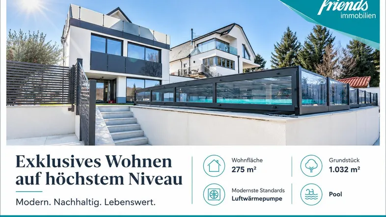 Moderne Villa mit großzügigem Außenbereich, überdachtem Pool und eleganter Architektur.