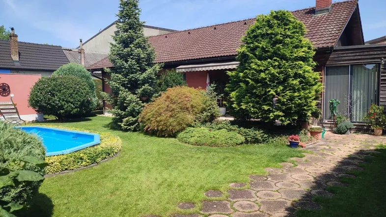 8c858942-f130-4ac9-821b-b3ff70143203