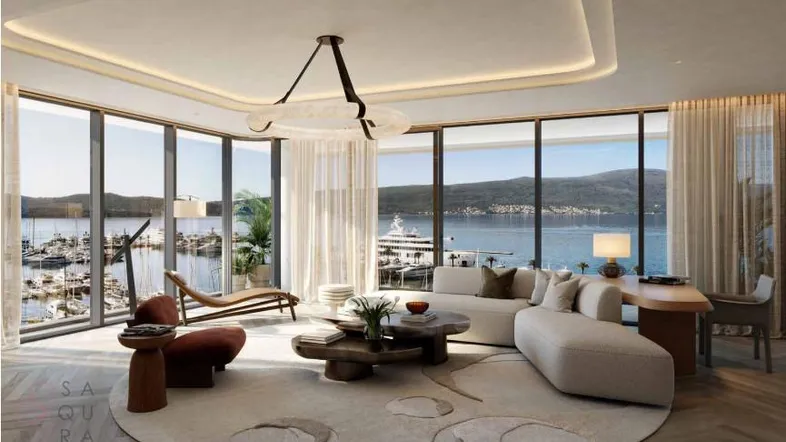 Modernes Wohnzimmer mit raumhohen Fenstern, luxuriöser Einrichtung und atemberaubendem Meerblick.