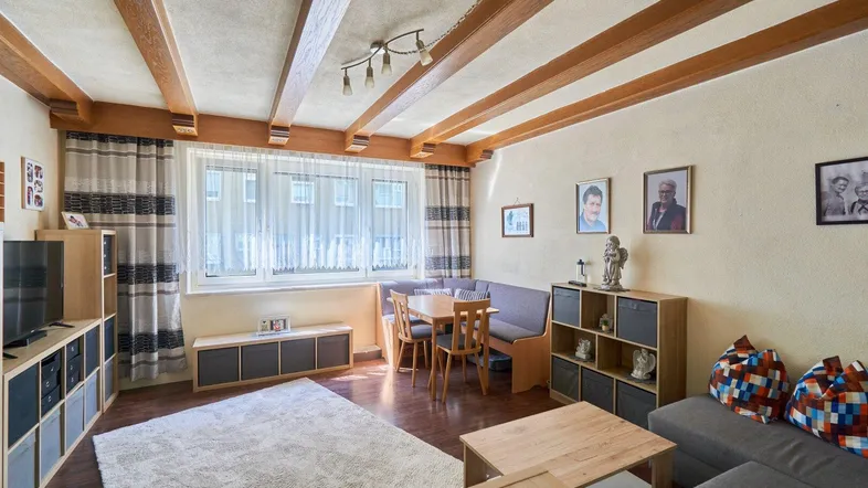 Wohnzimmer mit Essbereich