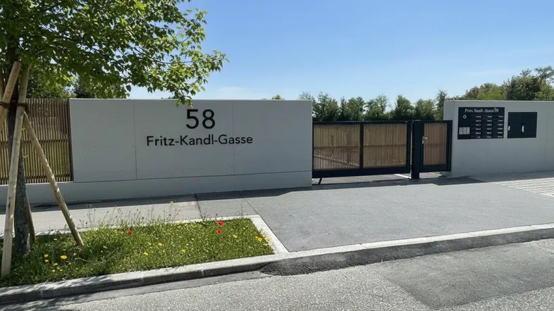 Modernes und sicheres Eingangstor zu Ihrem privaten Refugium