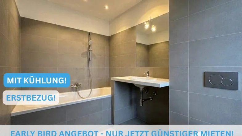 Modernes Badezimmer mit Badewanne, Dusche, Waschbecken und WC, ausgestattet mit grauen Fliesen.