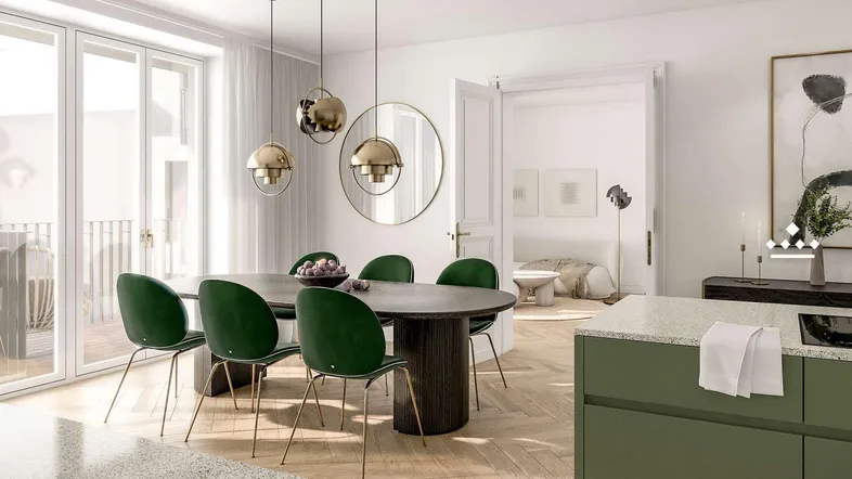 Moderner offener Wohn- und Essbereich mit Holzboden, eleganten Pendelleuchten und Zugang zum Balkon.