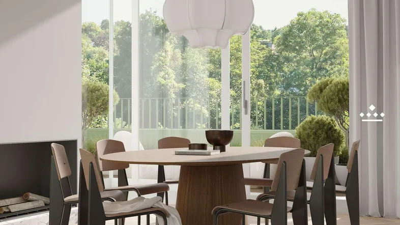 Heller Essbereich mit modernem Holztisch, Designerstühlen und Blick ins Grüne.