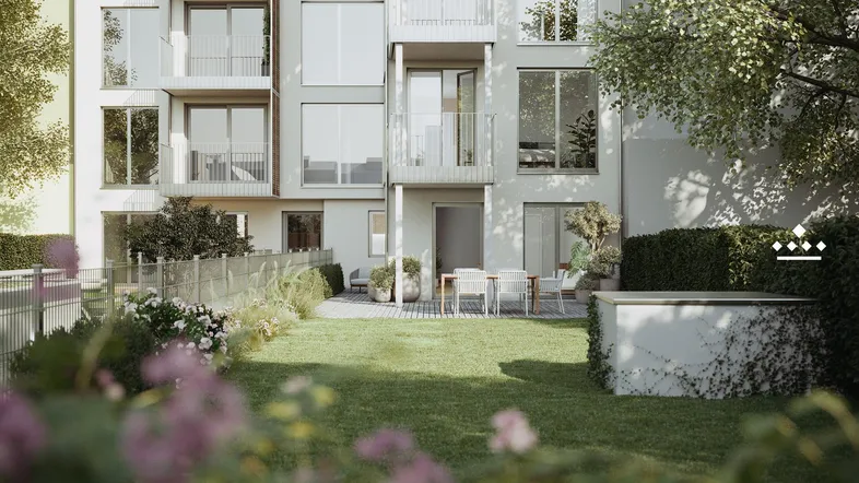 Moderne Terrasse mit Holzboden, Gartenmöbeln und direktem Zugang zur gepflegten Rasenfläche.