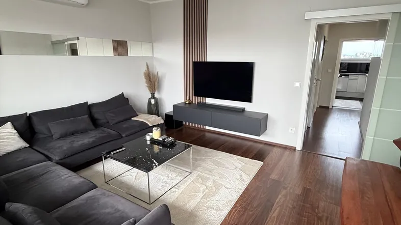 Traumhaft sanierte 3-Zimmer-Wohnung (72 m²) mit Loggia, Klimaanlage &amp; fixem Parkplatz – PROVISIONSFREI (Privatverkauf)