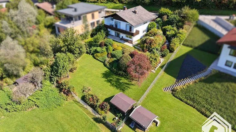 Luftaufnahme Garten und Haus