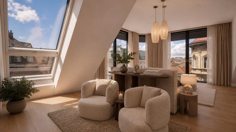 Helles Wohnzimmer im Dachgeschoss mit großen Fenstern und gemütlichen Sesseln, bietet einen weiten Stadtblick.