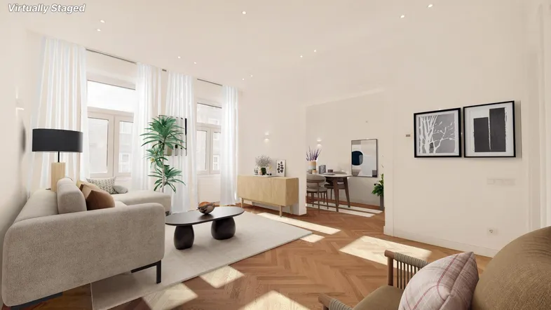 Modernes, virtuell inszeniertes Wohnzimmer mit Fischgrätparkett und viel Tageslicht.