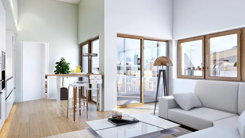 Helles Wohnzimmer mit Holzboden, hohen Decken und Zugang zu einer Terrasse.