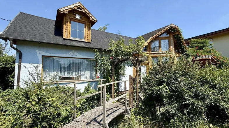 NOVARIA REAL ESTATE