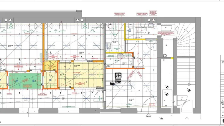 Detaillierter Ausführungsplan einer Gewerbefläche mit Raumaufteilung und technischen Installationen.