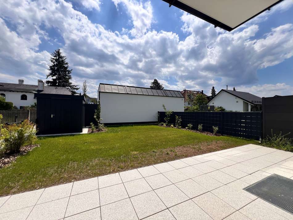 Terrasse und Garten WHG 1