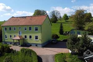 Attraktives-freistehendes-autarkes-MFH, 3 Wohneinheiten (2 vermietet, 1 bezugsfrei) in ruhige Lage – Die vollständige Adresse der Immobilie erhältst du vom Anbieter., 1768 Glashütte – Vorschaubild 1