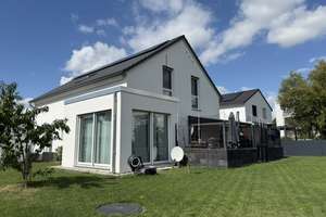 neuwertiges EFH -  Effizienzklasse A+, Traumgrundstück, Wärmepumpe, PV-Anlage – Erich-Kästner-Straße 8, 6184 Kabelsketal – Vorschaubild 1