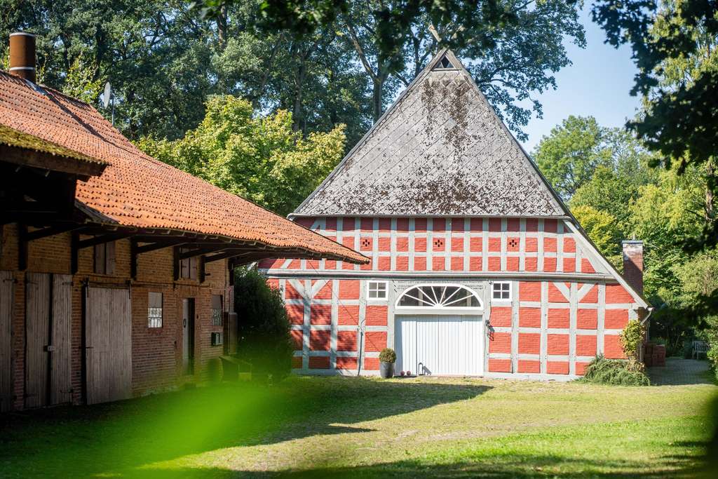 Immobilie in Hemsbünde - Historischer Hansenhof – Stilvolles Landanwesen mit exzellenter Pferdehaltung auf ca. 6,5 ha - Bild 1