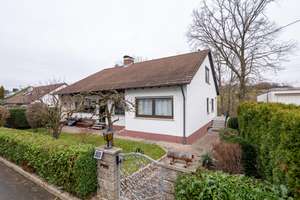 - Einfamilienhaus mit Ausbaupotenzial -