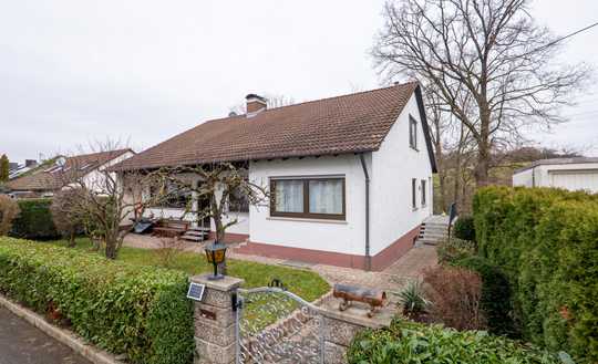 - Einfamilienhaus mit Ausbaupotenzial -