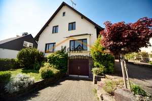 Freistehendes Ein-/Zweifamilienhaus mit großem Garten und Potenzial für zusätzliche Bebauung!!! – Rheinisch-Bergischer Kreis – Vorschaubild 1