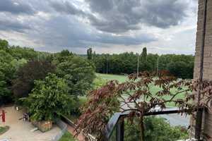 Sonnige 3-Zimmer Wohnung, 2 Balkone, Tiefgarage, Fernblick, in Porz-Westhoven, provisionsfrei! – Köln – Vorschaubild 3