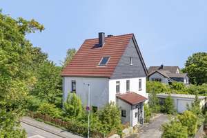 Platz, Potenzial, Perspektiven – freistehendes Einfamilienhaus mit vielen Möglichkeiten in Toplage – Die vollständige Adresse der Immobilie erhältst du vom Anbieter., 58239 Schwerte – Vorschaubild 1
