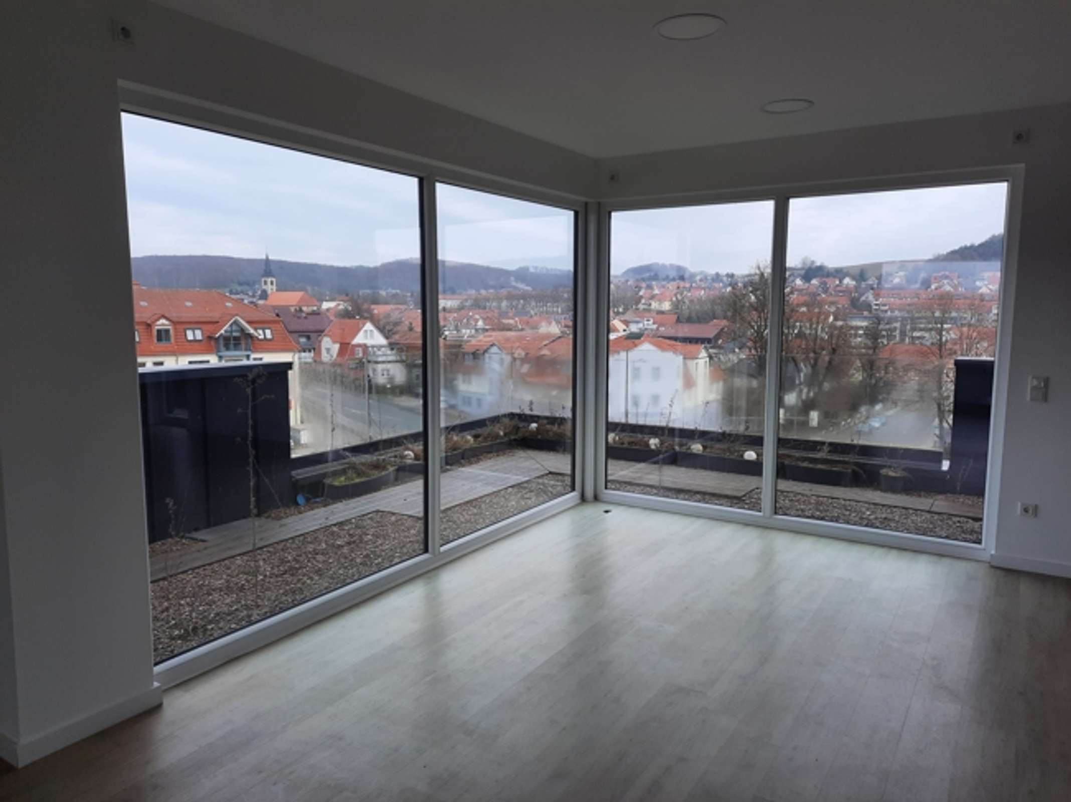 Luxuriöse 3-Zimmer-Penthouse-Wohnung mit geräumiger Wohnküche und großer Dachterrasse in Worbis