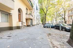 SOFORT BEZUGSFREI! Schöne 2 Zimmer Altbau-Wohnung nur wenige Gehminuten vom KADEWE entfernt. – Die vollständige Adresse der Immobilie erhältst du vom Anbieter., 10787 Schöneberg, Berlin – Vorschaubild 25