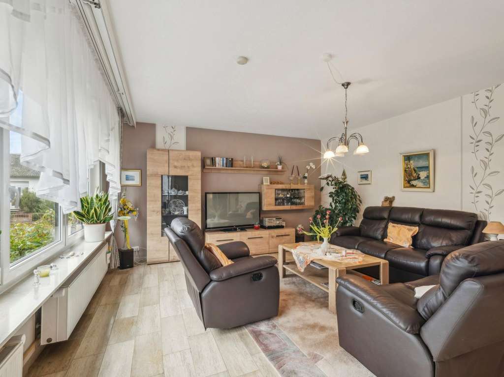 Immobilie in Büttelborn - Eigennutzung oder Kapitalanlage: Zweifamilienhaus mit Garten, Balkon und PV-Anlage in Büttelborn - Bild 3