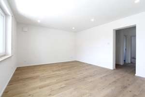 Erstbezug nach Kernsanierung mit über 35m² Hobbyraum – Lange Gasse 8, 85139 Wettstetten – Vorschaubild 2