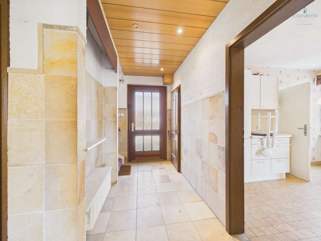 Immobilie in Kirchheimbolanden - **Charmantes Einfamilienhaus (ca. 256m²) mit toller Gartenfläche, guter Raumaufteilung, Garage, uvm. - Bild 3