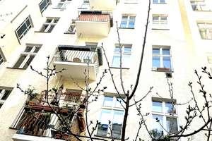 Licht, Ruhe, Rückzug und zentral – oberste Etagenwohnung,  Balkon,  Nähe Helmholzplatz – Stubbenkammerstr. 11, 10437 Prenzlauer Berg, Berlin – Vorschaubild 2