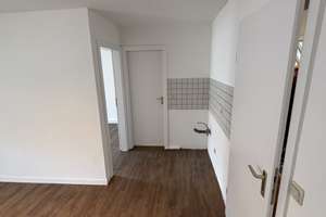 Renovierte Dachgeschosswohnung mit Einbauküche(Whg.4) – Eisenbahnstraße 39, 66117 Alt-Saarbrücken, Saarbrücken – Vorschaubild 2