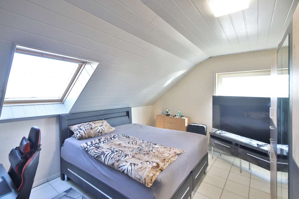 Immobilie in Bockenheim an der Weinstraße - Viel Platz für die große Familie! Charmantes Einfamilienhaus in begehrter Lage von Bockenheim - Bild 2