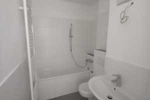 Sanierte 3-Zimmerwohnung mit Balkon in grünem Umfeld – Kissinger Str. 10, 40229 Düsseldorf – Vorschaubild 3