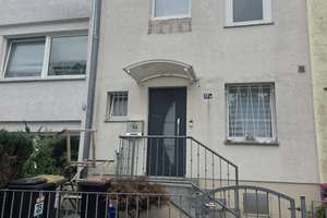 Saniertes Reihenmittelhaus in 42327 Wuppertal – Top Anbindung, Küche & Garten zu vermieten!