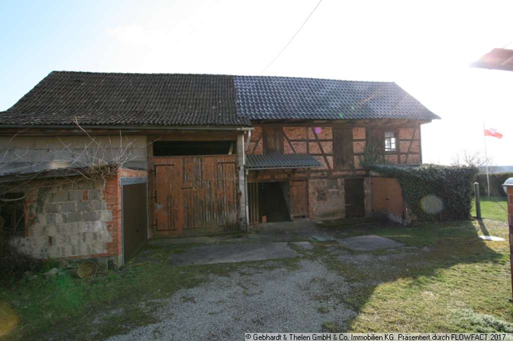 Immobilie in Grabfeld - Bauernhaus mit Scheune, viel Platz und zusätzlichem Gartengrundstück – ländliche Lage in Queienfeld - Bild 2