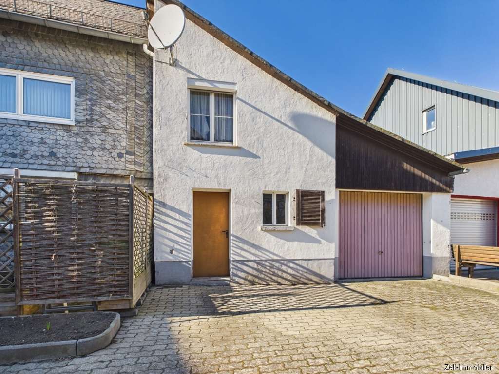 Immobilie in Weisel - Charmantes Einfamilienhaus mit Nebengebäude, Garage und Scheune in Weisel zu verkaufen - Bild 3